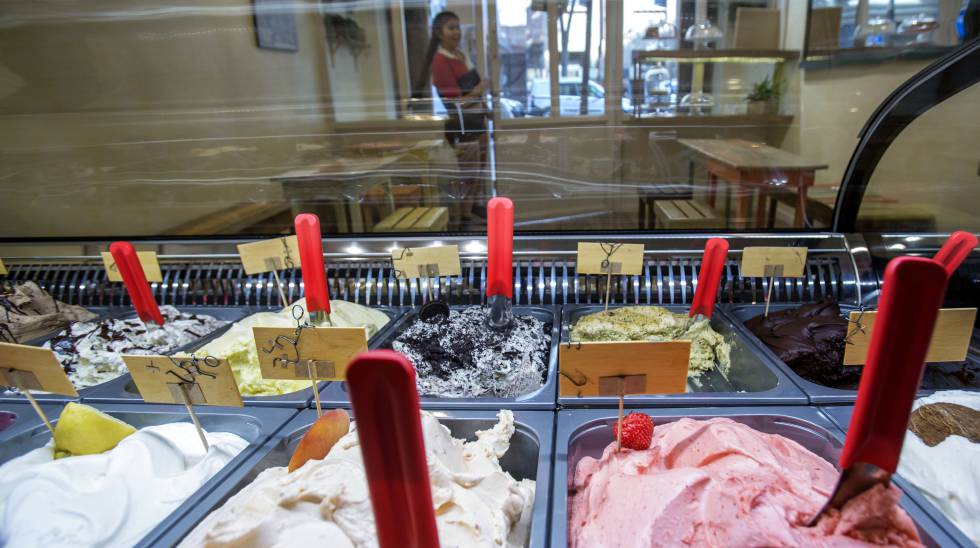 Gelats a Sante Gelato, al carrer Sepúlveda de Barcelona.