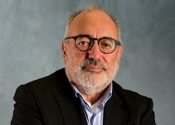 Mor Carlos Pérez de Rozas, dissenyador de diaris, col·lega desbordant d’amistat