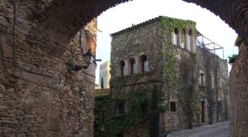Cinc pobles medievals per fer una escapada de tardor