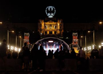 Batman il·lumina el cel de Barcelona