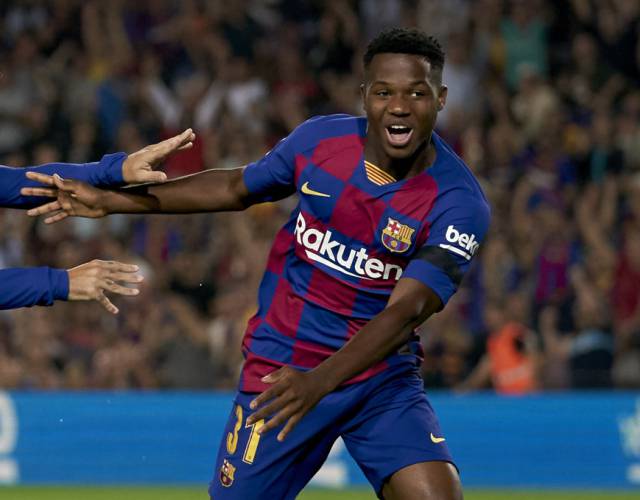 Ansu Fati celebra el seu gol al València.