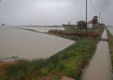 El mar s’empassa el delta de l’Ebre
