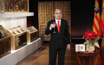 El president d'Aragó, Javier Lambán, brindant a Sixena el 2017.