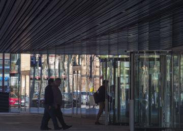La Generalitat busca voluntaris entre els funcionaris per traslladar-se a la Zona Franca