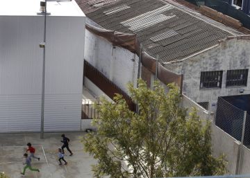 Estudiar amb l’amiant a la paret del costat