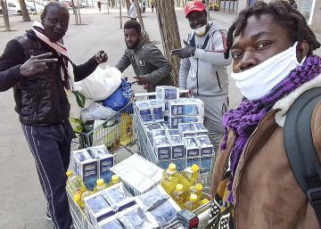 Els manters creen un banc d’aliments per sobreviure durant el confinament