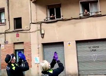 “Atenció, us parla la policia: Per molts anys!”