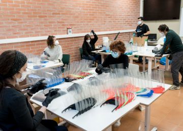 Un exèrcit d’impressores al servei dels sanitaris