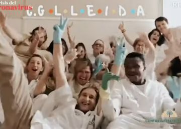 Treballadors confinats en una residència de Lleida es graven al ritme de ‘Friends’