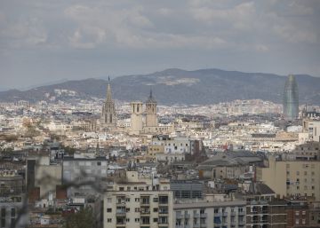 La caiguda del trànsit per la pandèmia i la meteorologia deixa l’aire més net de Barcelona en dècades