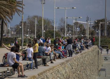 El que amaguen les fotos de riuades de persones durant el desconfinament