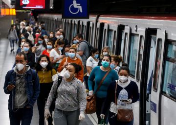 Mascaretes en màquines de ‘vending’ al metro de Barcelona