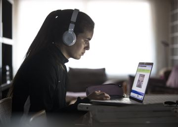 Els catalans confinats ni dibuixen ni escriuen, veuen la televisió, naveguen per internet i escolten música