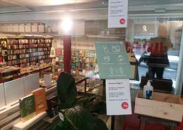 Per fi de llibreries, encara que sigui amb guants i mascareta