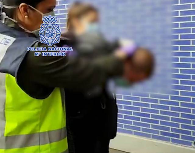 Moment de la detenció de l'Oleksandr, el 22 d'abril a Barcelona.