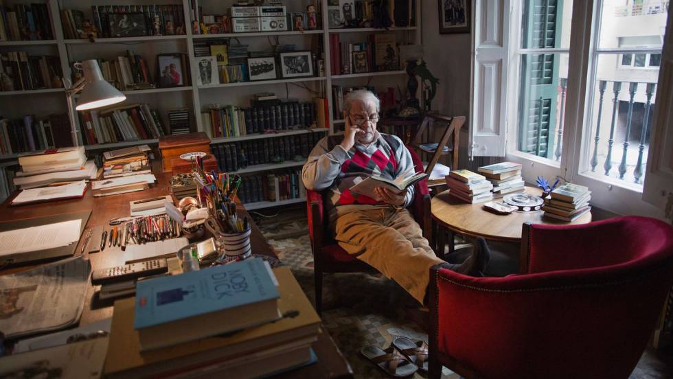 Juan Marsé a casa seva, a Barcelona, el 2016.