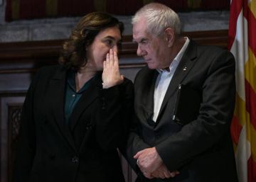 El partit de Colau es recupera tot i que l’alcaldessa suspèn amb un 4,9
