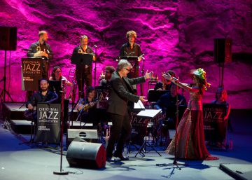 La música de Xavier Cugat escalfa el Grec