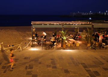 El TSJC permet a bars, xiringuitos i casinos tancar més tard de mitjanit