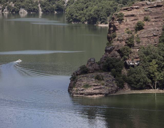 Les pluges i la falta de turisme asseguren un any de reserves d’aigua