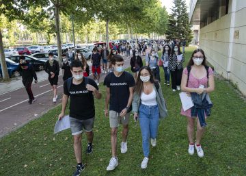 Pugen les notes de tall i baixen els alumnes que aconsegueixen la plaça desitjada a la universitat a Catalunya