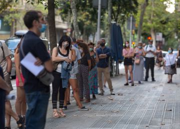 “Vull la PCR perquè marxo de viatge”