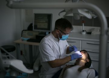 Barcelona amplia el dentista gratuït per a persones sense recursos