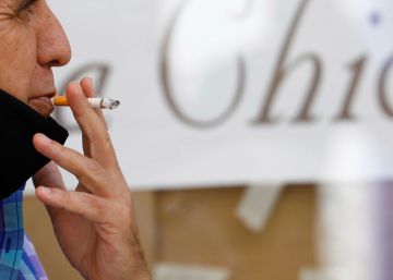 Entra en vigor la prohibició de fumar a l’aire lliure a Catalunya