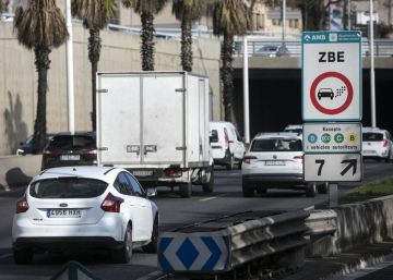 Barcelona ultima mesures més dràstiques per reduir el trànsit després de multar els cotxes més contaminants