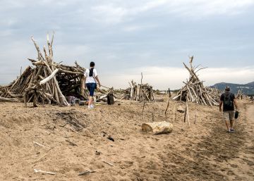 Les acampades irregulars en cales i boscos de la Costa Brava es multipliquen