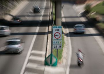 La zona de baixes emissions redueix a un 1% els cotxes i motos més contaminants a Barcelona