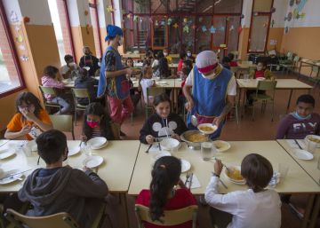 La falta de monitors és un llast per als menjadors escolars