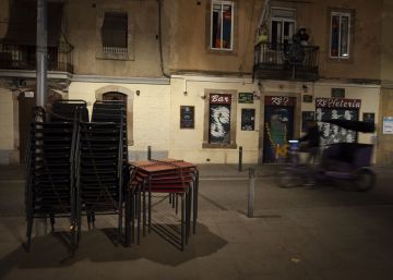 La Generalitat obligarà els comerços de 24 hores a tancar a les deu de la nit