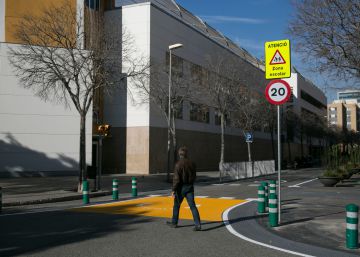 Colau avança en la batalla contra el cotxe malgrat les reticències del PSC