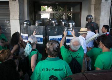 Catalunya paralitza els desnonaments de pisos de grans propietaris