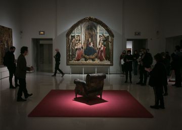 Què fa una butaca de Tàpies al costat d’una marededeu gòtica?