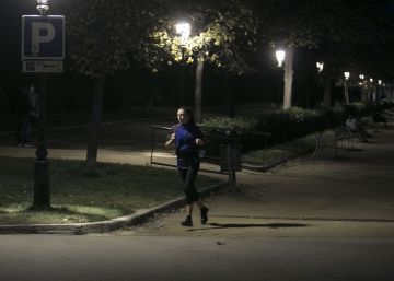 Barcelona reclosa i a Madrid tot obert
