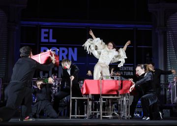 Un espectacle de dansa al Born encén els llums de Nadal de Barcelona