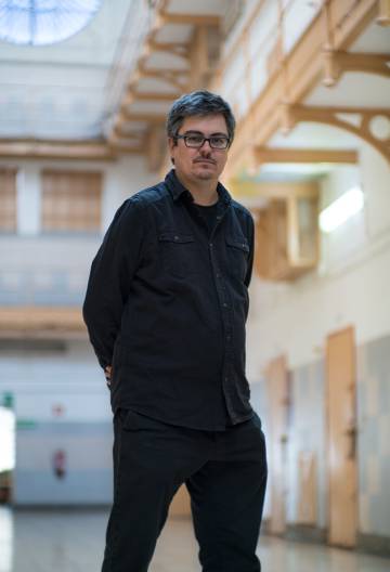 Ramon Térmens, durant el rodatge, a la Model.