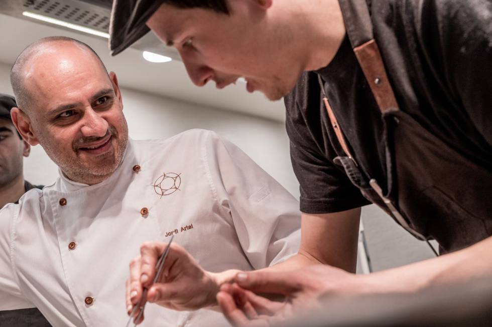 El xef Jordi Artal, al seu restaurant Cinc Sentits a Barcelona.