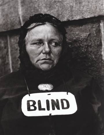 'Dona cega', fotografia del 1916.