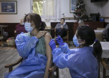 Noves claus de per què la covid mata el doble d’homes que de dones