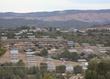 El desplegament dels horts solars xoca amb agricultors i ecologistes