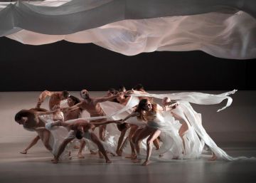 ‘Solstice’ hipnotitza pels efectes visuals i la música i decep pel ball
