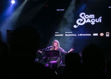 Maria del Mar Bonet en violeta reobre Luz de Gas
