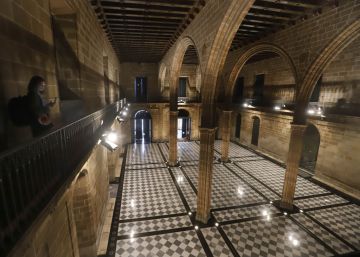 Vuit segles d’història conviuen a la Llotja de Mar