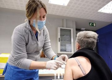Unes 100.000 persones d’entre 60 i 65 anys han demanat cita per vacunar-se a Catalunya a través d’un web