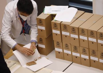Arriben a Catalunya més de 20.000 ‘papers de Salamanca’ amb 10 anys de retard
