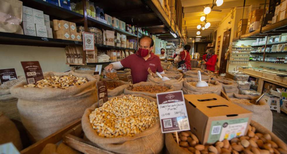 Casa Perris, un local de venda de productes a granel al Born.