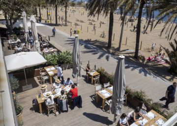 L’allau de reserves anima la reobertura nocturna de la restauració a Barcelona
